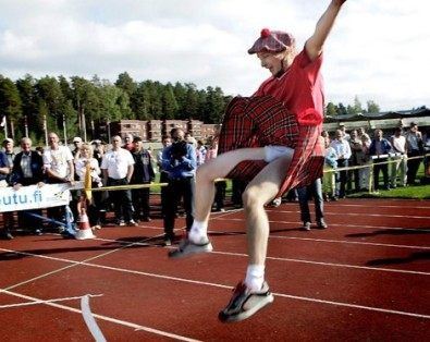 Mobile phone throwing as sport gains popularity everywhere Mobile phone throwing as sport gains popularity everywhere