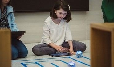 Swift Playgrounds Expands Coding Education swift playground girl - Swift Playgrounds Expands Coding Education