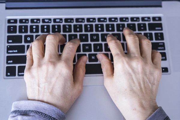 Apple Patented the Anti-Crumb Keyboard apple patented the anti crumb keyboard 2 - Apple Patented the Anti-Crumb Keyboard