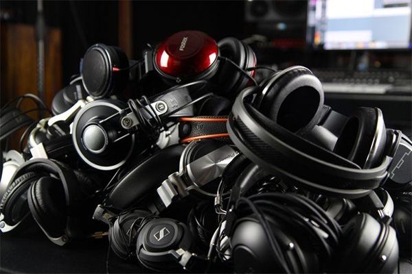 Good Headphones: How to Choose Them and Feel Good headphones 1 - Good Headphones: How to Choose Them and Feel Good