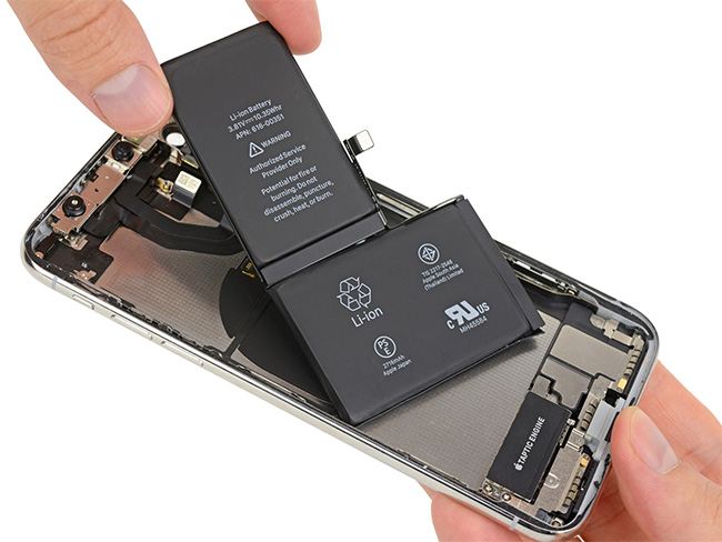 The battery of iPhone X has two cells The battery of iPhone X has two cells