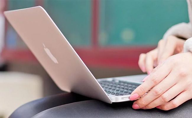 Speculations about MacBook Air 2018 are even more vivid, mostly due to the fact that, according to famous analyst Ming-Chi Kuo, this Air will become the first entry-level MacBook Speculations about MacBook Air 2018 are even more vivid, mostly due to the fact that, according to famous analyst Ming-Chi Kuo, this Air will become the first entry-level MacBook