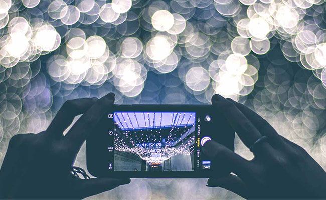 The software recognizes the scene and selects the best shooting parameters, or switches the camera to the desired mode. The software recognizes the scene and selects the best shooting parameters, or switches the camera to the desired mode.