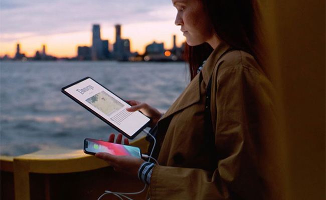 The iPad Pro 2018 can play the role of an expensive external battery. The iPad Pro 2018 can play the role of an expensive external battery.