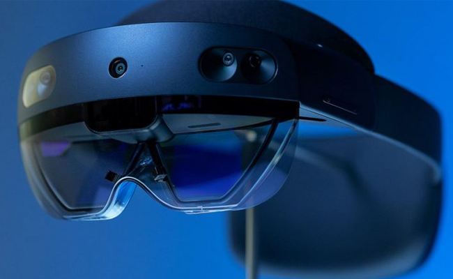 Microsoft’s HoloLens 2: The Toy You Can’t Buy Microsoft’s HoloLens 2: The Toy You Can’t Buy